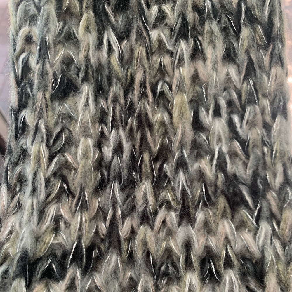 Collection Eighteen Scarf - Picture 4 of 4
